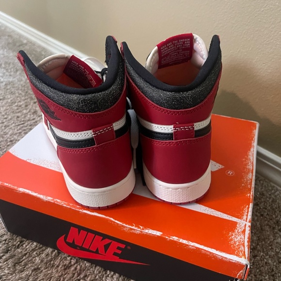 Jordan 1 retro high OG “Chicago” Lost and Found - Picture 5 of 10